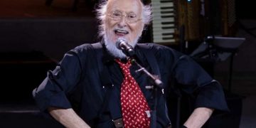 Γ. Τομπούλογλου για Δ. Σαββόπουλο: «Σβήνει ένα κομμάτι από το φως μιας ολόκληρης εποχής»