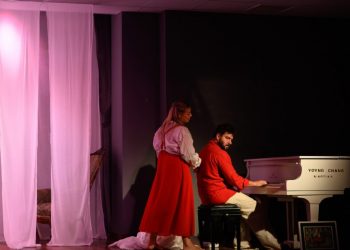 Ενθουσίασε το κοινό η θεατρική παράσταση «Κόκκινες Λέξεις»