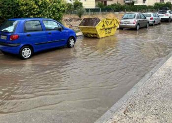 Πλημμύρισαν δρόμοι γύρω από το μετρό «Αγία Παρασκευή» (ΑΠΟΚΛΕΙΣΤΙΚΕΣ ΦΩΤΟ)