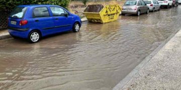 Πλημμύρισαν δρόμοι γύρω από το μετρό «Αγία Παρασκευή» (ΑΠΟΚΛΕΙΣΤΙΚΕΣ ΦΩΤΟ)