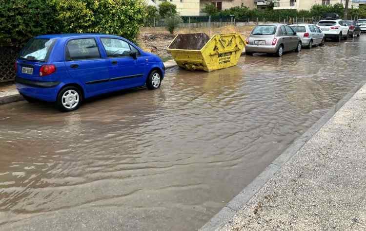 Πλημμύρισαν δρόμοι γύρω από το μετρό «Αγία Παρασκευή» (ΑΠΟΚΛΕΙΣΤΙΚΕΣ ΦΩΤΟ)