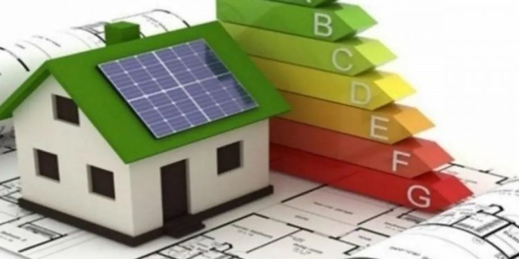 ΥΠΕΝ: Αυξάνεται κατά 490.269.064 εκατ. € το «Εξοικονομώ 2025»