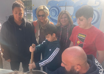 Μαθητές του 4ου Δημοτικού Κηφισιάς & εθελοντές της Love Van μαγείρεψαν για το Κοινωνικό Παντοπωλείο