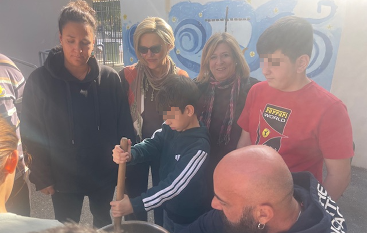 Μαθητές του 4ου Δημοτικού Κηφισιάς & εθελοντές της Love Van μαγείρεψαν για το Κοινωνικό Παντοπωλείο