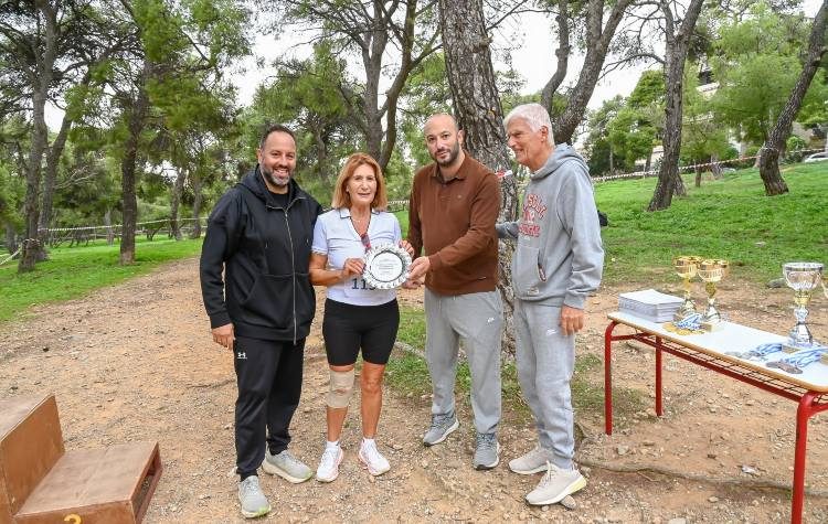 Πλήθος κόσμου τίμησε τη μνήμη του Τάσου Μιζηκάκη