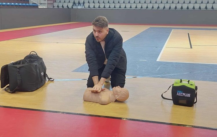 Νέος απινιδωτής μέσω Εταιρικής Κοινωνικής Ευθύνης στο Ζηρίνειο