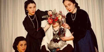 «ΑΠΟΚΕΝΤΡΟΥΣΑ» στο Θέατρο Καλλιρρόης