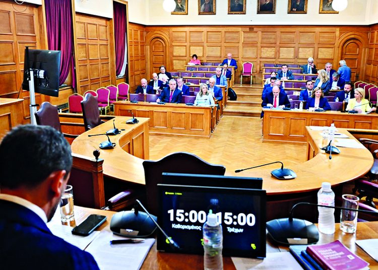 Εξεταστική ΟΠΕΚΕΠΕ: Φεράρι και… φραπέ