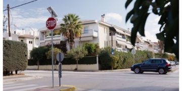 Νέες παλλόμενες πινακίδες για την αποφυγή ατυχημάτων σε κεντρικές διασταυρώσεις των Βριλησσίων