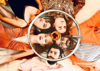 (Love me) Tinder στο THEATRE OF THE NO