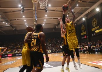 Basket League: Δύσκολη βραδιά στο Μαρούσι - Βαριά ήττα από την ΑΕΚ