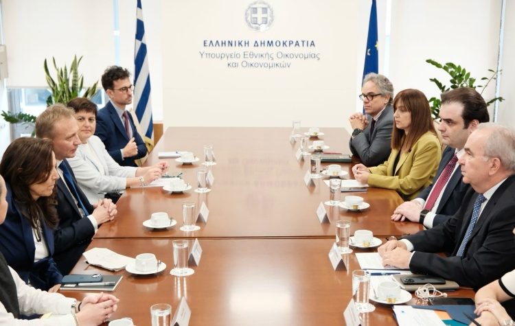 Συνάντηση Κ. Πιερρακάκη με τον Ευρωπαίο επίτροπο για θέματα προϋπολογισμού, καταπολέμησης της απάτης και δημόσιας διοίκησης