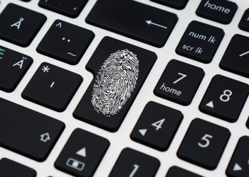 Ο Μεγάλος Αδελφός χαµογελά και περιµένει…