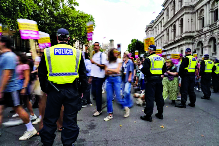 Βρετανία: Διαδηλώσεις με… όρια