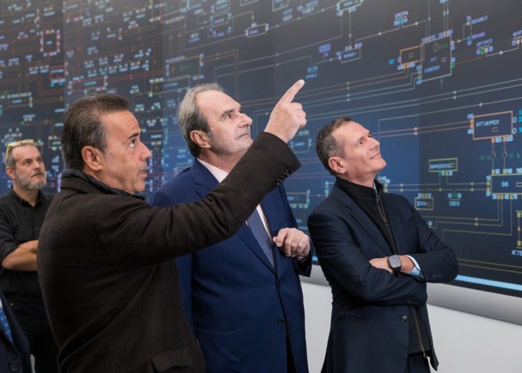 ΥΠΕΝ: Το Εθνικό Κέντρο Ελέγχου Ενέργειας του ΑΔΜΗΕ στον Άγιο Στέφανο επισκέφθηκε ο υπουργός Σταύρος Παπασταύρου