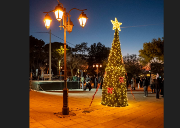 Άναψαν τα Χριστουγεννιάτικα Δέντρα στις ΔΚ Μελισσίων και Πεντέλης