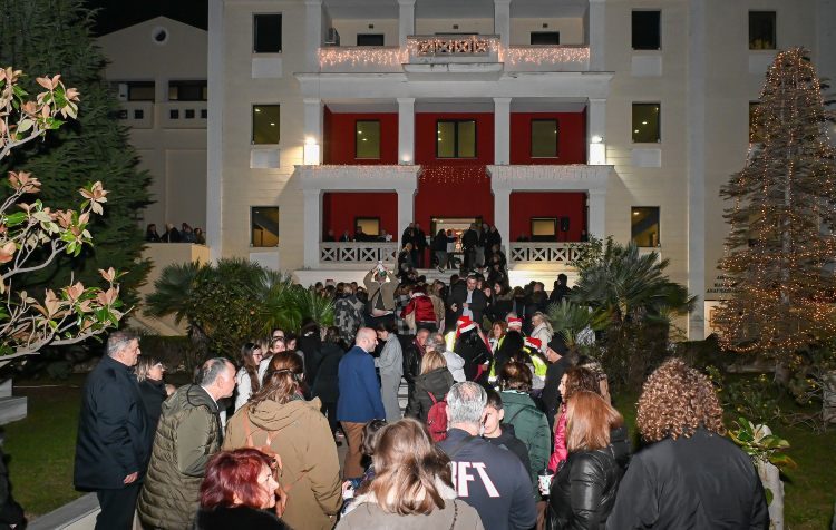 Με Βιενέζικούς ήχους άναψε το χριστουγεννιάτικο δέντρο της Πεύκης