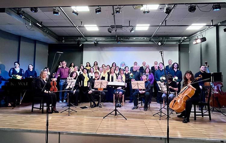 Άγιος Στέφανος: Τιμή στα 100 χρόνια Μίκη Θεοδωράκη με μια συναυλία που συγκίνησε το κοινό