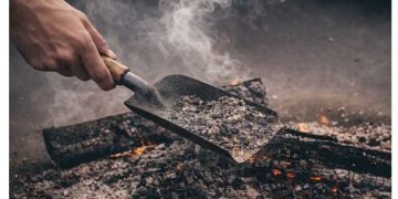 Οδηγίες για την ασφαλή απόρριψη της στάχτης στους κάδους απορριμμάτων