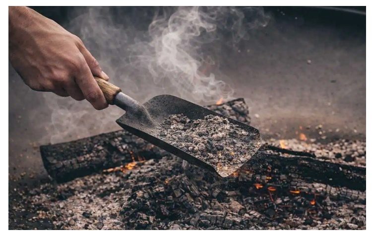 Οδηγίες για την ασφαλή απόρριψη της στάχτης στους κάδους απορριμμάτων