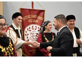 Παραδοσιακά πρωτοχρονιάτικα κάλαντα από πολιτιστικούς και αθλητικούς συλλόγους στον περιφερειάρχη Νίκο Χαρδαλιά