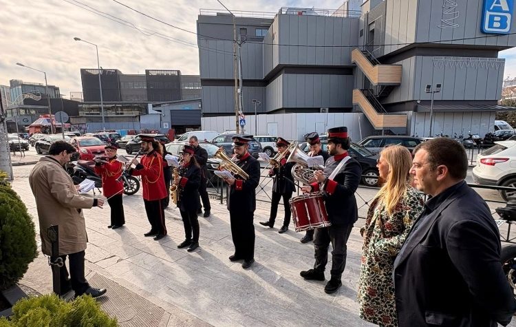 Η Φιλαρμονική Φιλοθέης-Ψυχικού πλημμύρισε με εορταστικές μελωδίες την πόλη