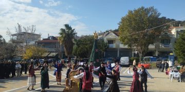 «Χριστουγεννιάτικη Γιορτή Αγάπης» πραγματοποιήθηκε στην πλατεία της Νέας Πεντέλης