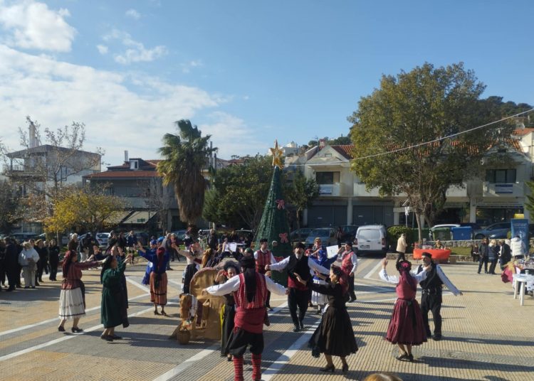 «Χριστουγεννιάτικη Γιορτή Αγάπης» πραγματοποιήθηκε στην πλατεία της Νέας Πεντέλης