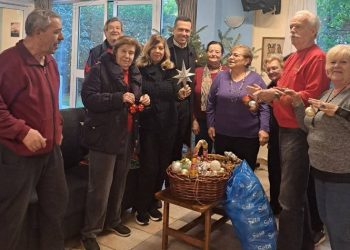 Στόλισαν τα Χριστουγεννιάτικα Δέντρα τους τα μέλη των ΚΑΠΗ Δήμου Κηφισιάς