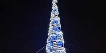 Μεταμόρφωση: Φωταγώγηση του χριστουγεννιάτικου δέντρου στο Σκεπαστό