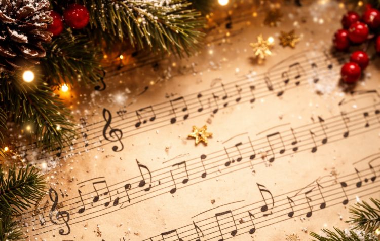 Παραμονή Χριστουγέννων με μουσική στους δρόμους της πόλης