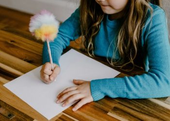 Ένα βιβλίο στο «δίκτυο» αλληλέγγυας παιδικότητας