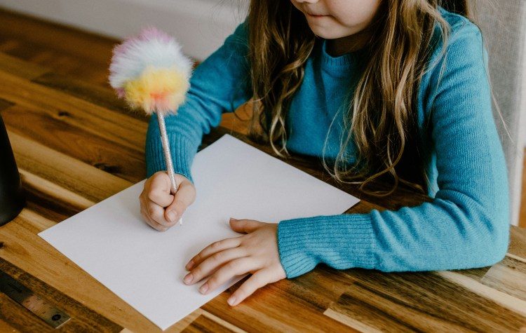 Ένα βιβλίο στο «δίκτυο» αλληλέγγυας παιδικότητας