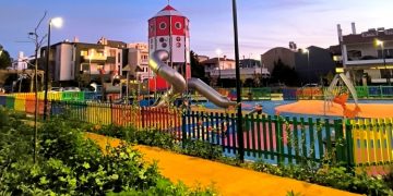 Άνοιξαν άλλες τρεις παιδικές χαρές