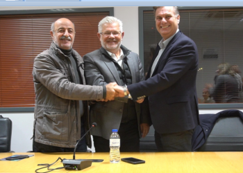 «Τρεις παρατάξεις συμπορεύονται ενάντια στην αδιαφάνεια του δημάρχου»