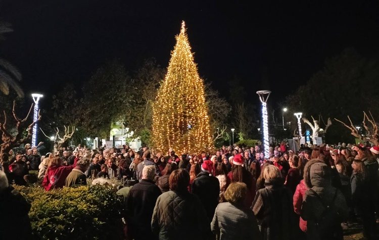 Το Σάββατο ανάβει το Χριστουγεννιάτικο Δέντρο στην Πλατεία Μικρασιατών