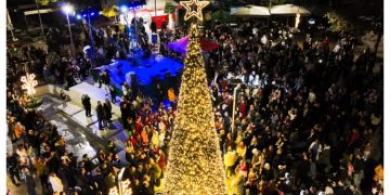 Φωταγωγήθηκε το Χριστουγεννιάτικο δέντρο των Βριλησσίων