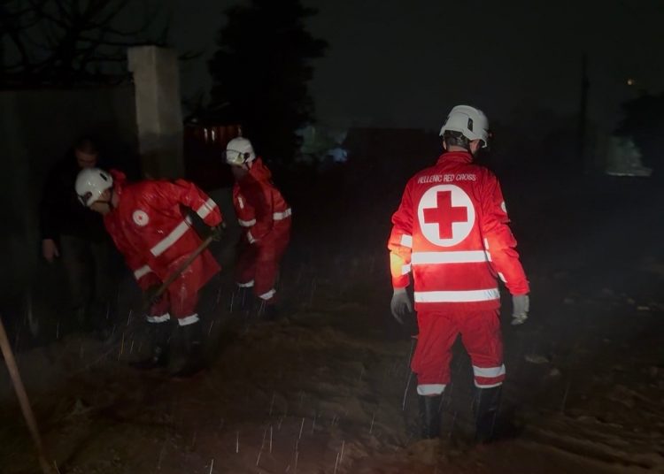 Ελληνικός Ερυθρός Σταυρός: «Από την πρώτη στιγμή στην πρώτη γραμμή στις πληγείσες περιοχές της Αττικής»