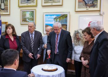 Την πίτα του νέου Εικαστικού - Πολιτιστικού Συλλόγου Αμαρουσίου «Πινακοθήκη» έκοψε ο δήμαρχος