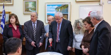 Την πίτα του νέου Εικαστικού - Πολιτιστικού Συλλόγου Αμαρουσίου «Πινακοθήκη» έκοψε ο δήμαρχος