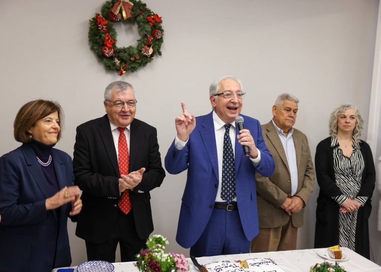 Ο δήμαρχος Θεόδωρος Αμπατζόγλου έκοψε την πίτα του Εξωραϊστικού – Εκπολιτιστικού Συλλόγου Ψαλιδίου