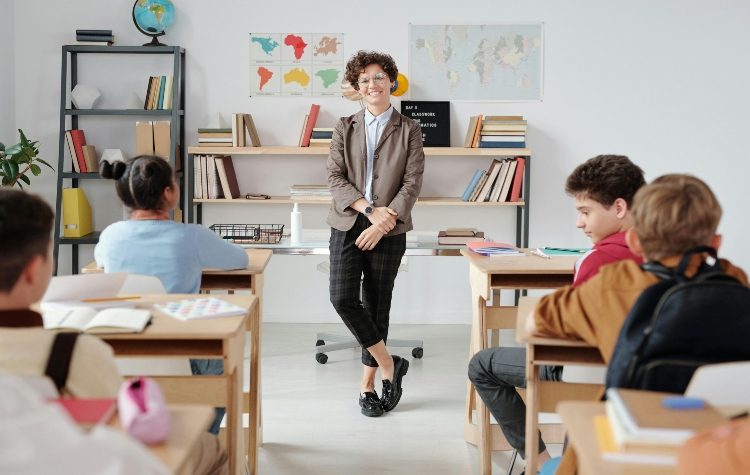 Εκπτώσεις στις τιμές των εισιτηρίων για τους αναπληρωτές εκπαιδευτικούς