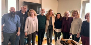 Στην κοπή της πίτας του Κέντρου Ημέρας Παιδιών και Εφήβων «Θάλπος» η δήμαρχος Νατάσσα Κοσμοπούλου