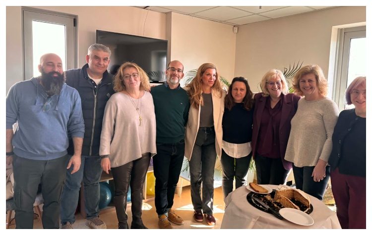 Στην κοπή της πίτας του Κέντρου Ημέρας Παιδιών και Εφήβων «Θάλπος» η δήμαρχος Νατάσσα Κοσμοπούλου