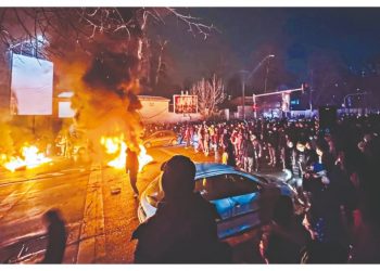 Ιράν: Άνεμοι πολέμου