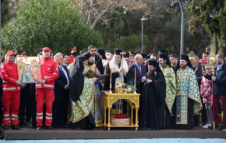 Με κατάνυξη και λαμπρότητα τα Θεοφάνεια στο Άλσος Νέας Φιλαδέλφειας