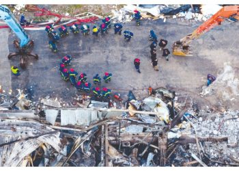 H φράση του τίτλου ανήκει στον προπονητή της ομάδας μπάσκετ του Ολυμπιακού Γιώργο Μπαρτζώκα και την είπε κατά τη συνέντευξη Τύπου ενόψει του αγώνα με τη Μπαρτσελόνα την περασμένη Πέμπτη, αναφερόμενος στις αλλεπάλληλες τραγωδίες που έχουμε όλοι βιώσει το τελευταίο δεκαήμερο.