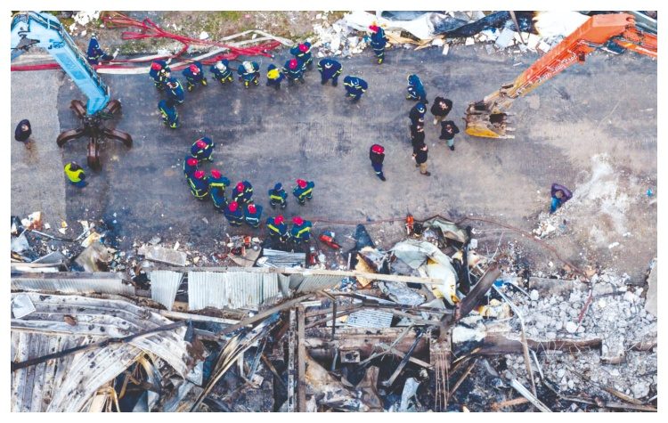 H φράση του τίτλου ανήκει στον προπονητή της ομάδας μπάσκετ του Ολυμπιακού Γιώργο Μπαρτζώκα και την είπε κατά τη συνέντευξη Τύπου ενόψει του αγώνα με τη Μπαρτσελόνα την περασμένη Πέμπτη, αναφερόμενος στις αλλεπάλληλες τραγωδίες που έχουμε όλοι βιώσει το τελευταίο δεκαήμερο.