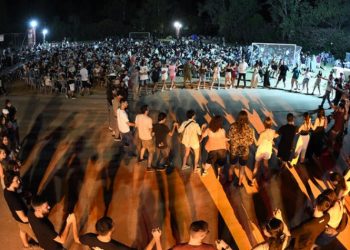 Γλέντι της ΚΝΕ Μεταμόρφωσης στο Κτήμα Δηλαβέρη