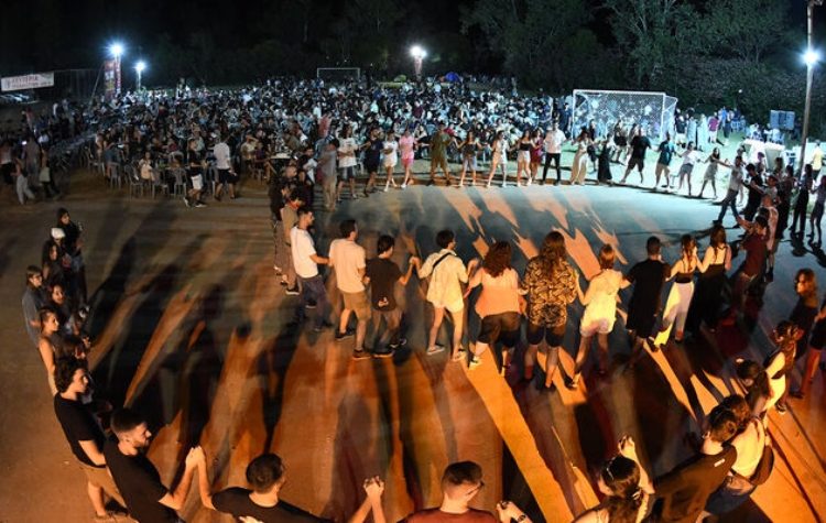 Γλέντι της ΚΝΕ Μεταμόρφωσης στο Κτήμα Δηλαβέρη